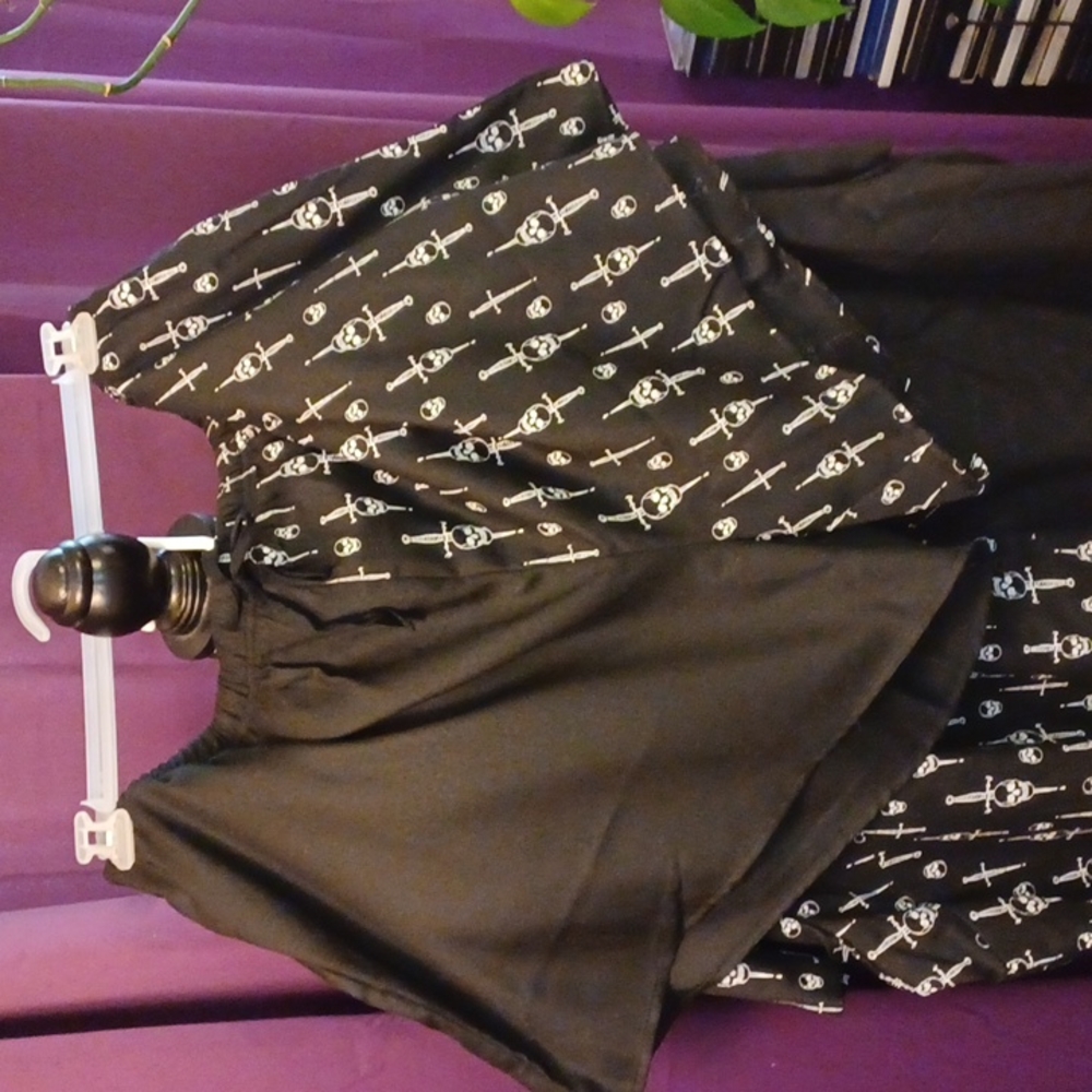 NWT Hot topic Social Collision 3x split dagger lounge set Black /white - Picture 16 of 16